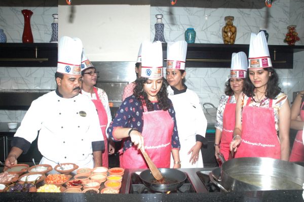 Bloggers testing their culinary skills with the ITC Rajputana Chefs